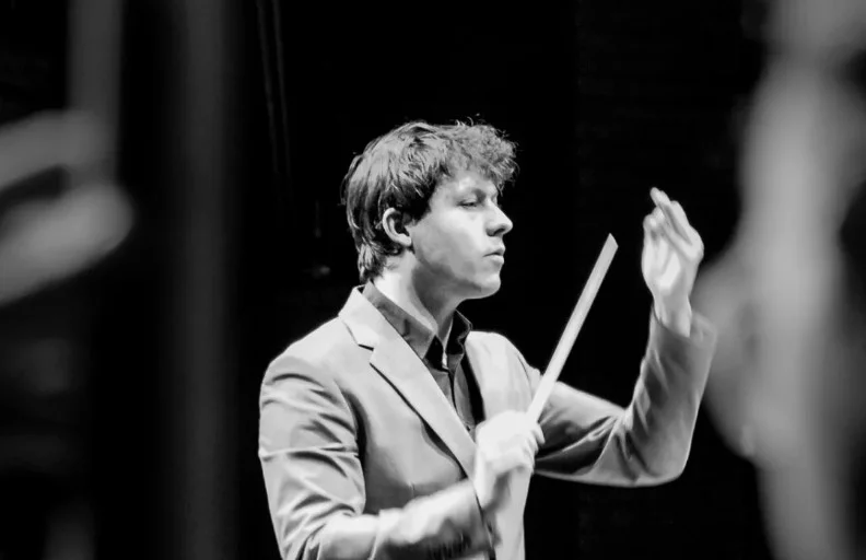 Dirigent 1 Martijn Oostra